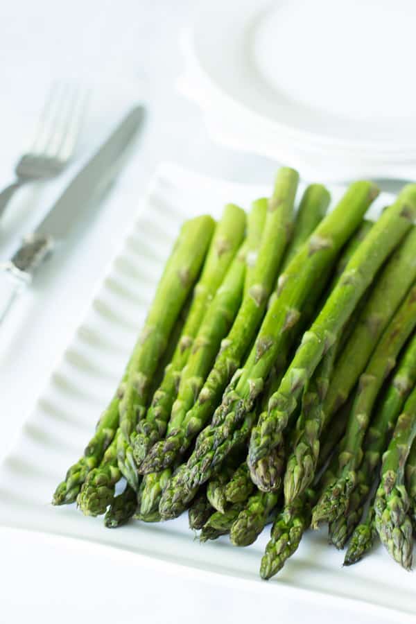 Roasted asparagus in a plate.
