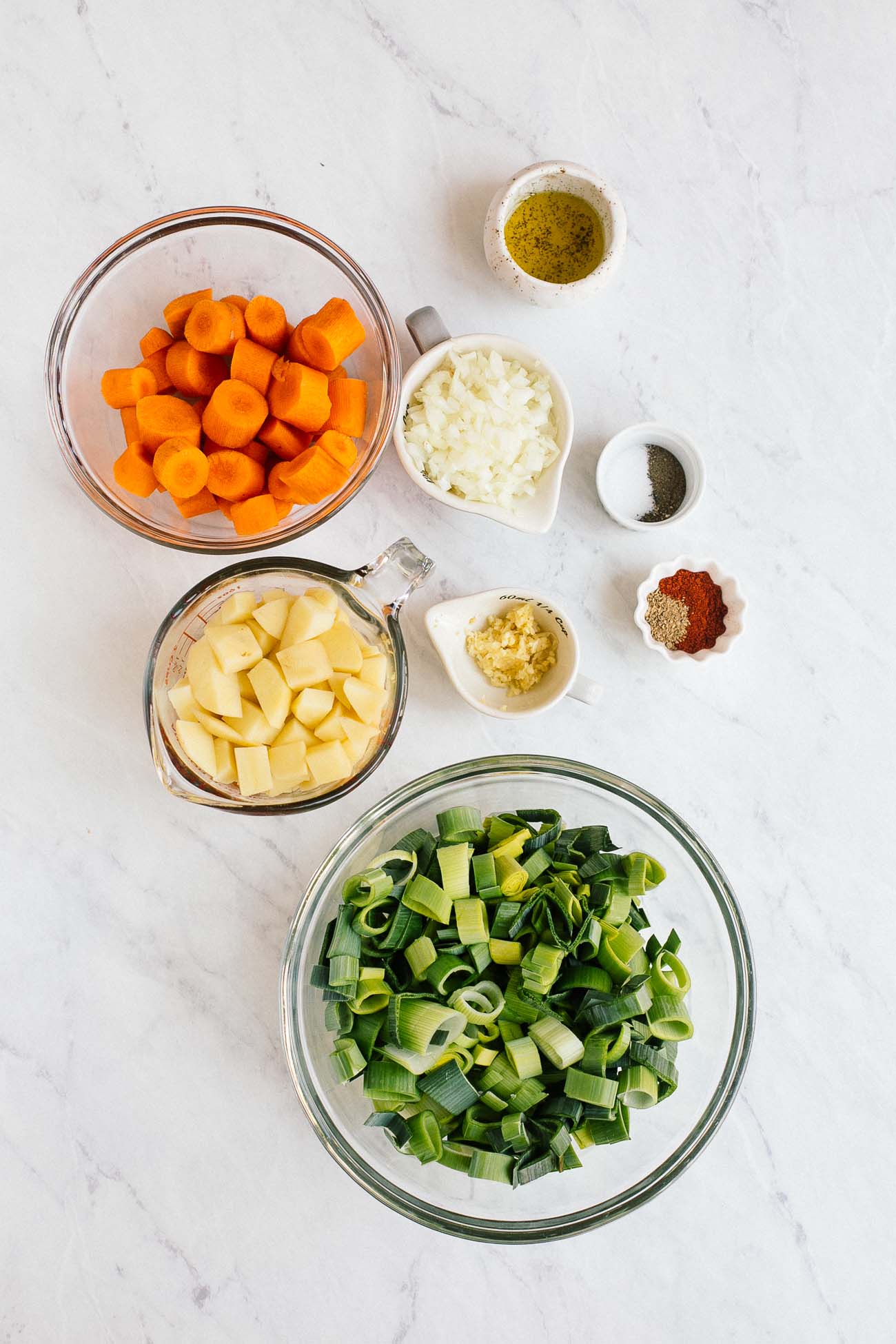 Overhead image of ingredients needed to make carrot leek soup.