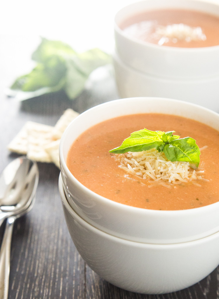 Creamy-Tomato-Basil-Soup-with-Parmesan-2