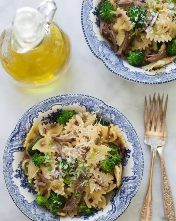 Leftover Roast Beef Pasta - This Leftover Shredded Roast Beef Pasta is a quick and delicious dinner, made with your leftover beef, broccolis, parmesan cheese and your favourite type of pasta.