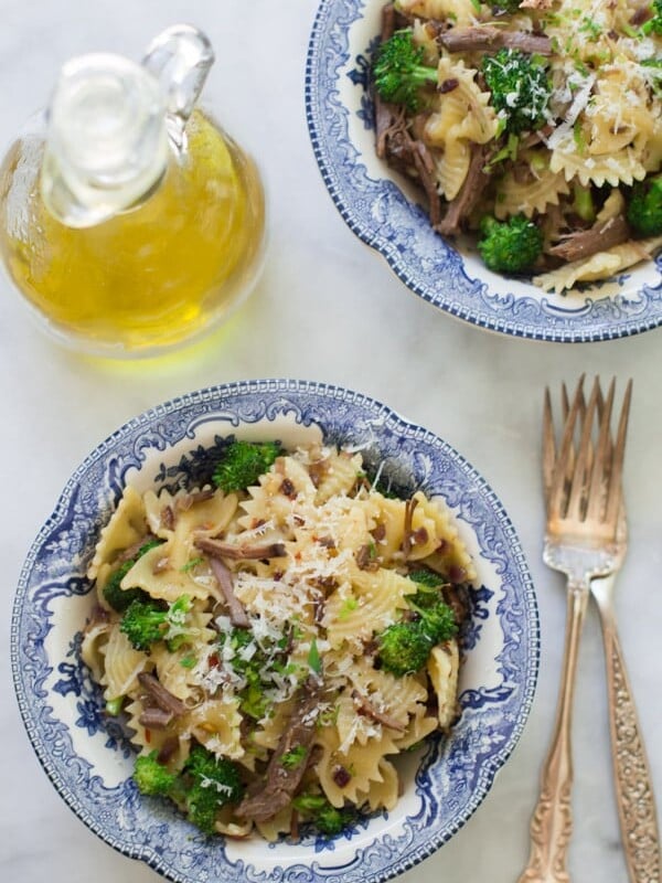 Leftover Roast Beef Pasta - This Leftover Shredded Roast Beef Pasta is a quick and delicious dinner, made with your leftover beef, broccolis, parmesan cheese and your favourite type of pasta.