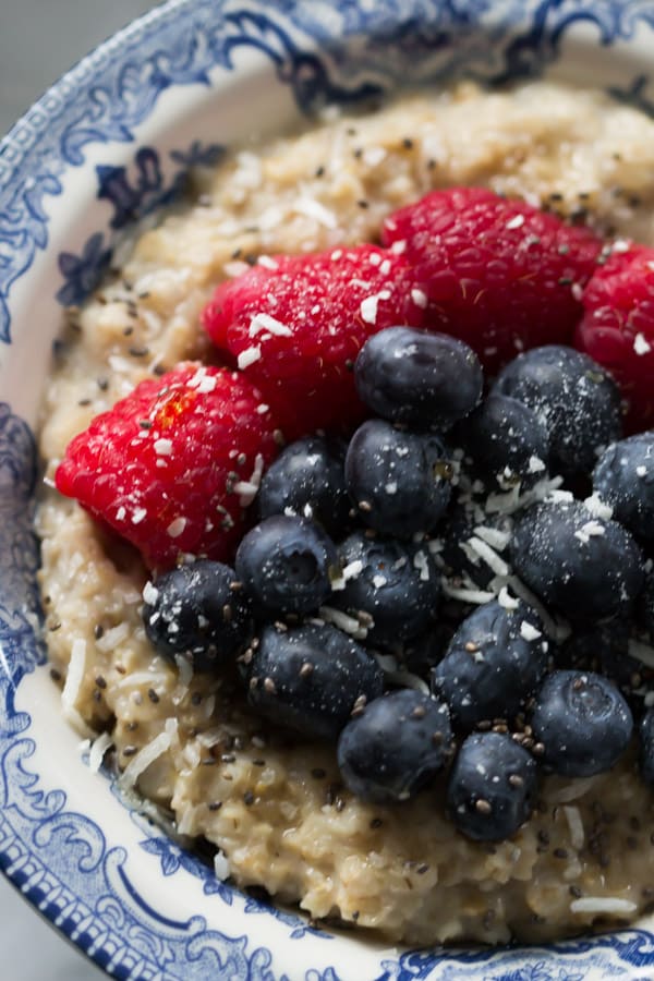 Coconut Berries Oatmeal-This delicious Coconut Berries Oatmeal is filling, vegan and gluten-free. It is made with coconut milk, chia, rolled oat and chia seeds. 