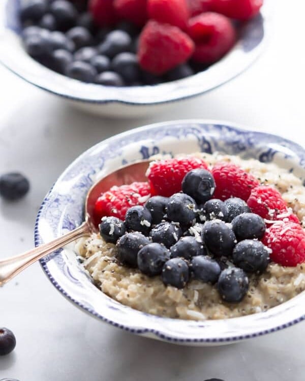 Coconut Berries Oatmeal Recipe - Primavera Kitchen