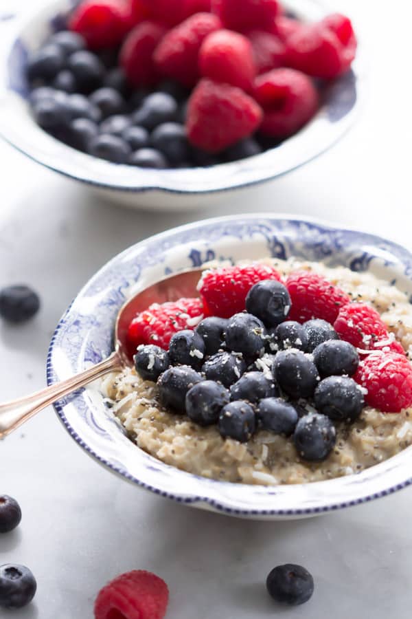 Coconut Berries Oatmeal-This delicious Coconut Berries Oatmeal is filling, vegan and gluten-free. It is made with coconut milk, chia, rolled oat and chia seeds. 