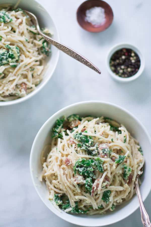 Make this classic Italian Carbonara recipe packed with eggs, cheese, bacon and kale. This is definitely a super easy, quick and rich recipe for dinner.