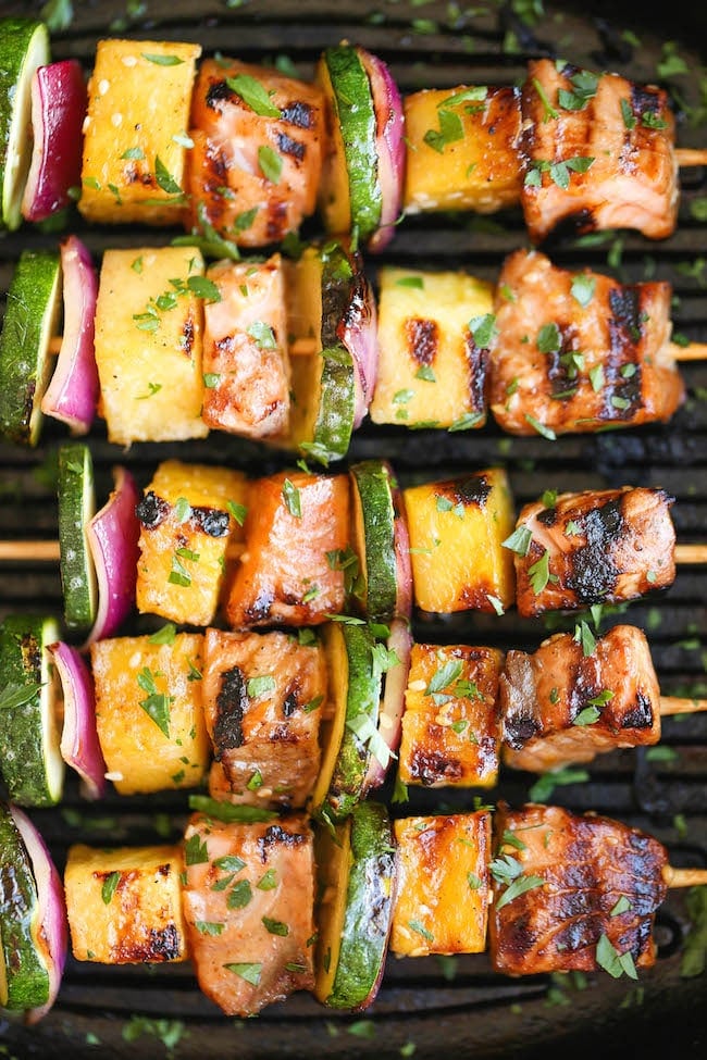 overhead view of chicken kabobs