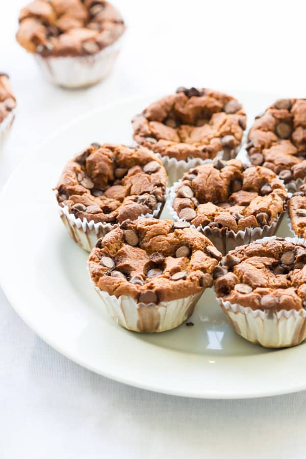 Blender Banana Oatmeal Muffins - Start your day off right with these delicious Blender Banana Oatmeal Muffins! They are gluten and oil free, but they are very moisture because of the Greek Yogurt. Also They are naturally sweetened and easy to make! 