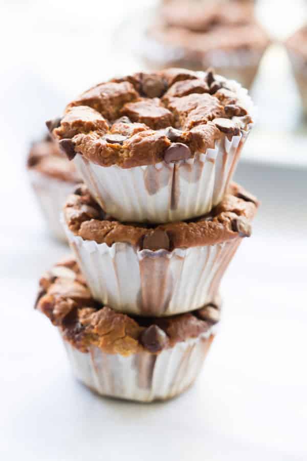 Blender Banana Oatmeal Muffins - Start your day off right with these delicious Blender Banana Oatmeal Muffins! They are gluten and oil free, but they are very moisture because of the Greek Yogurt. Also They are naturally sweetened and easy to make! 