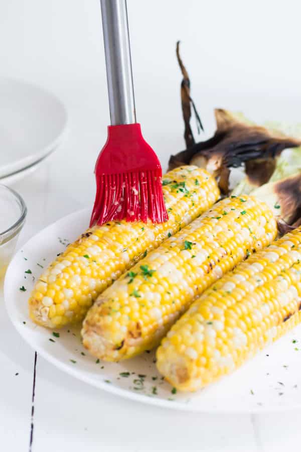 Parmesan Garlic Grilled Corn - This Parmesan Garlic Grilled Corn is juicy, tender, super flavourful and easy to make. Enjoy this favourite summer side dish! 