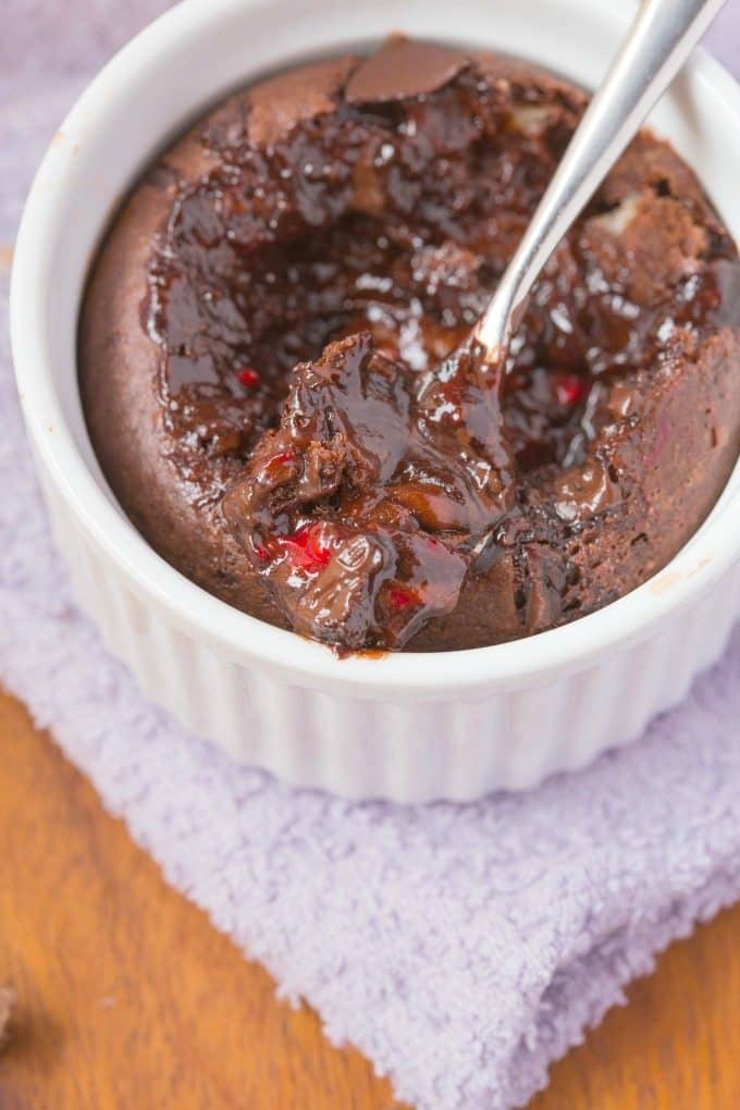 healthy 4-ingredient chocolate raspberry mug cake 
