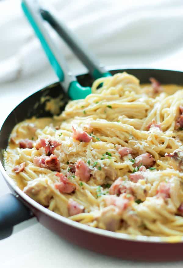 Pumpkin Alfredo Sauce with Italian Sausage - Bring the fall flavour to your dinner table with this super creamy and easy Pumpkin and Italian Sausage Alfredo Sauce 