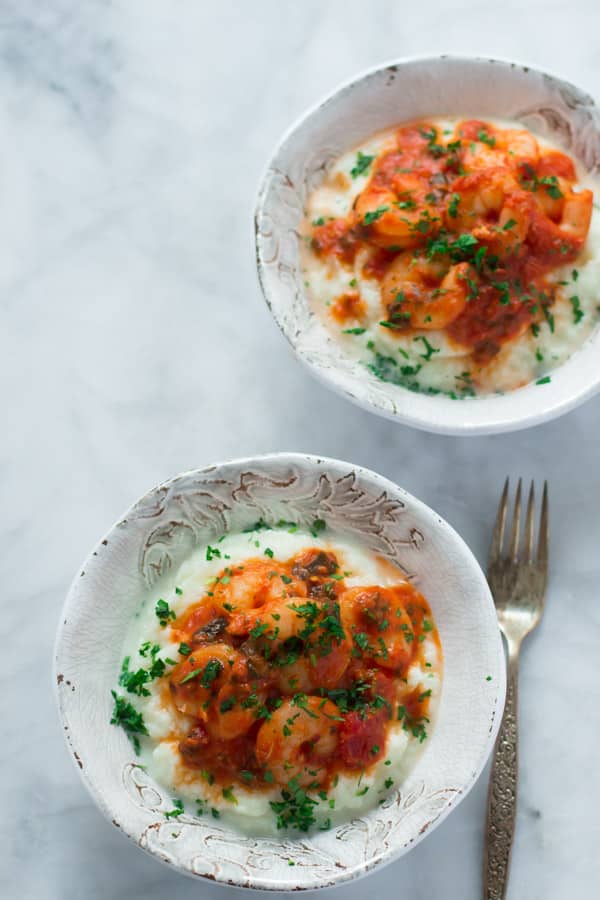 shrimp-cauliflower-mash-bowl- This Shrimp Cauliflower Mash Bowl is a great meal for those who are on the low-carb diet. Also it's ready in less than 30 minutes, easy and quick to make and very flavourful! 