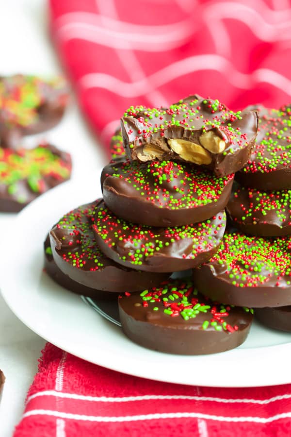 christmas-almond-chocolate-cups - These Christmas Almond Chocolate Cups are made with only 3-Ingredients and they require no baking. It's ultra-easy to make, delicious, gluten-free and vegan too! 