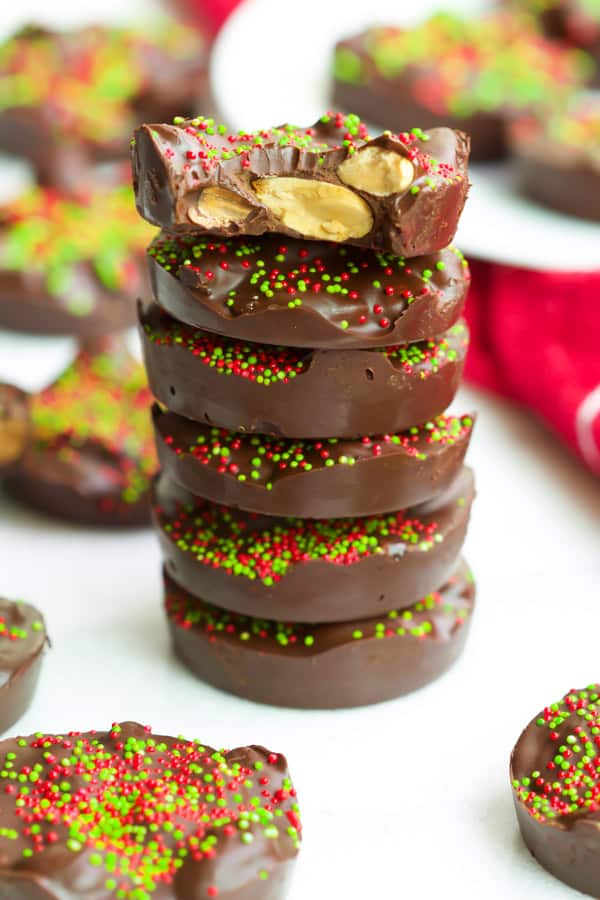 christmas-almond-chocolate-cups - These Christmas Almond Chocolate Cups are made with only 3-Ingredients and they require no baking. It's ultra-easy to make, delicious, gluten-free and vegan too! 