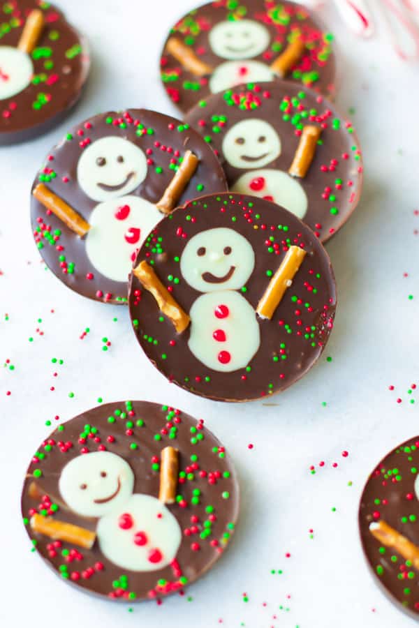 snowman-chocolate-cups- These fun, festive and delicious Snowman Chocolate Cups are the perfect Christmas treats or wintertime snacks! These no-bake chocolate cups are also made with just a hand full of ingredients! snowman-chocolate-cups- These fun, festive and delicious Snowman Chocolate Cups are the perfect Christmas treats or wintertime snacks! These no-bake chocolate cups are also made with just a hand full of ingredients!