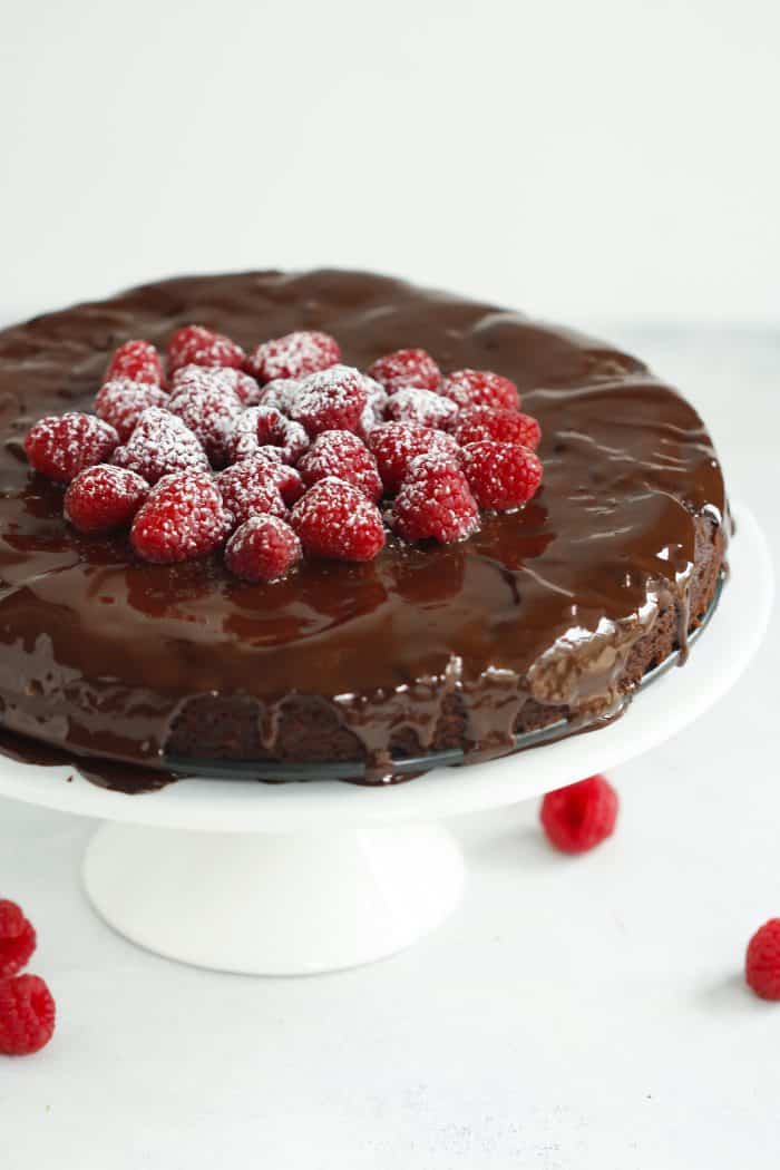 Low-Carb Raspberry Chocolate Cake - This Low-carb Raspberry Chocolate Cake is also gluten, sugar and dairy-free. It’s made with almond flour, coconut oil and milk and raspberries too. 