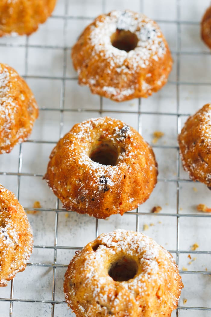 Mini Carrot Bundt Cake - This is the best healthier mini carrot bundt cake recipe ever. It’s very easy to make, perfectly spiced with cinnamon and nutmeg and delicious! | www.primaverakitchen.com