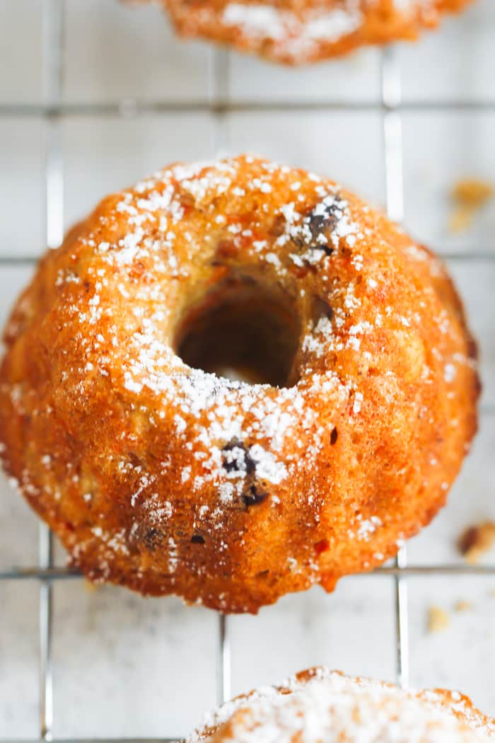 Mini Carrot Bundt Cake - This is the best healthier mini carrot bundt cake recipe ever. It’s very easy to make, perfectly spiced with cinnamon and nutmeg and delicious! | www.primaverakitchen.com