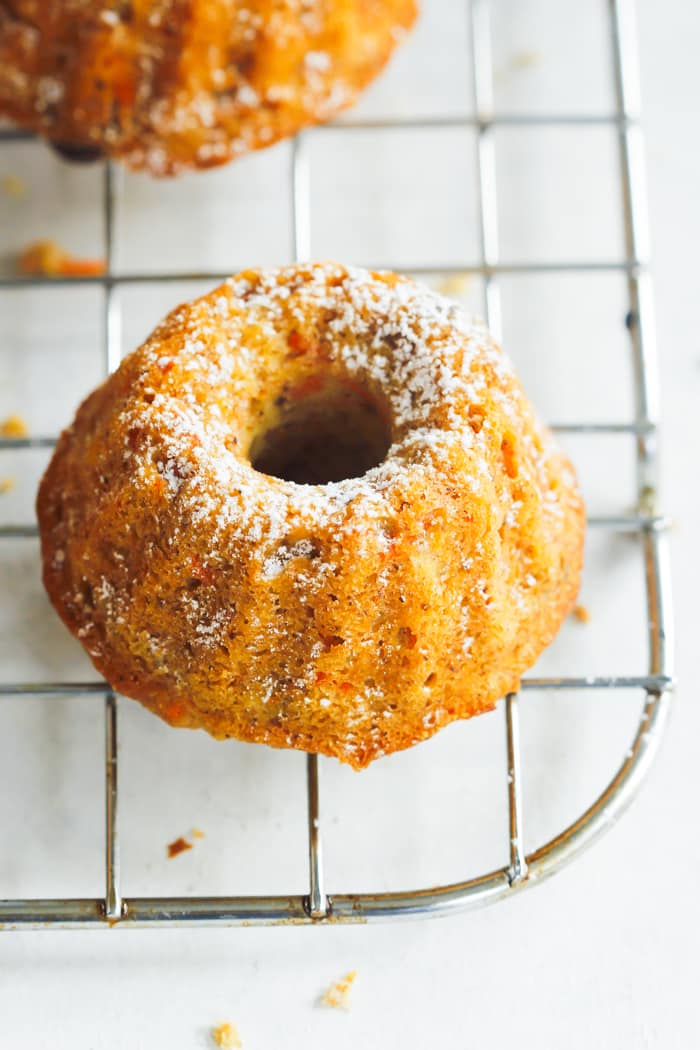 Mini Carrot Bundt Cake - This is the best healthier mini carrot bundt cake recipe ever. It’s very easy to make, perfectly spiced with cinnamon and nutmeg and delicious! | www.primaverakitchen.com