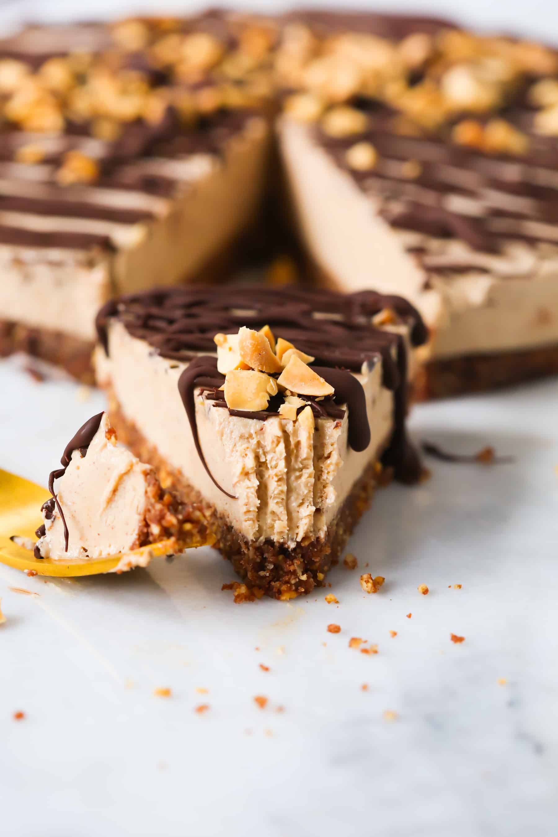 Gluten-free No Bake Peanut Butter Pie - This Gluten-free No Bake Peanut Butter Pie is very creamy, vegan, dairy-free, delicious and incredible easy to throw together.