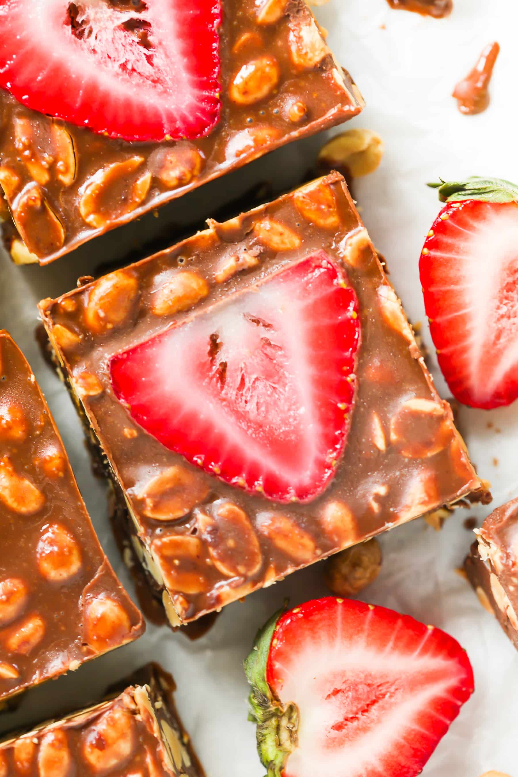  Low-Carb No Bake Chocolate Strawberry Bars - These low-carb no bake chocolate strawberry bars are easy to make, perfect for summer dessert, vegan and gluten-free. 