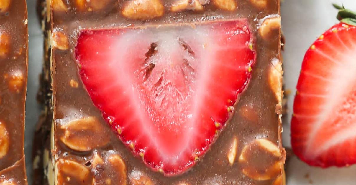 Low-carb No Bake Chocolate Strawberry Bars (Gluten-Free, Vegan)