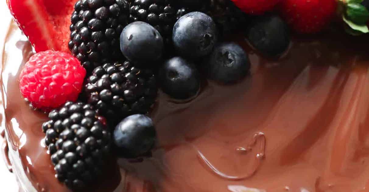 Low-Carb Flourless Chocolate Cake - Primavera Kitchen