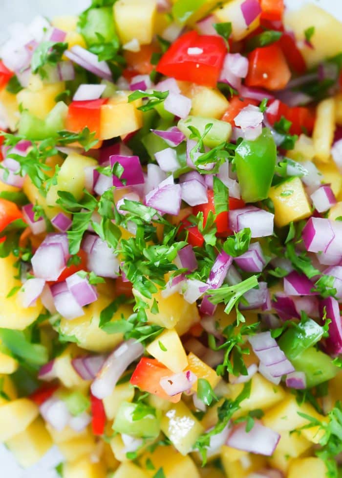 Quick and Easy 5-ingredient Peach Salsa Recipe for you enjoy during the last weeks of summer. 