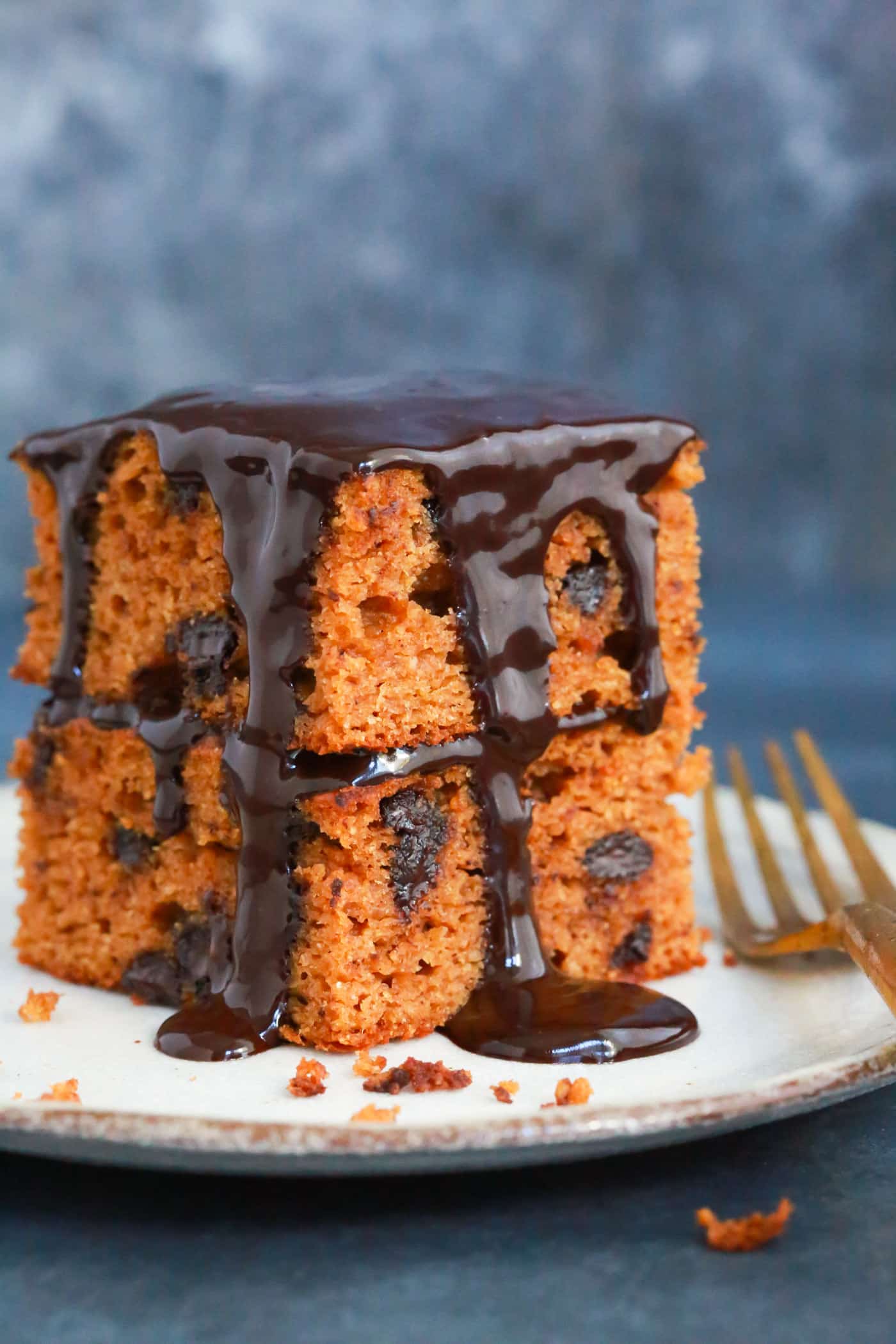  You’ll never believe that this super moist and rich paleo chocolate pumpkin cake is actually healthy. It’s gluten-free and made with peanut butter, almond flour, pumpkin puree and coconut milk. 