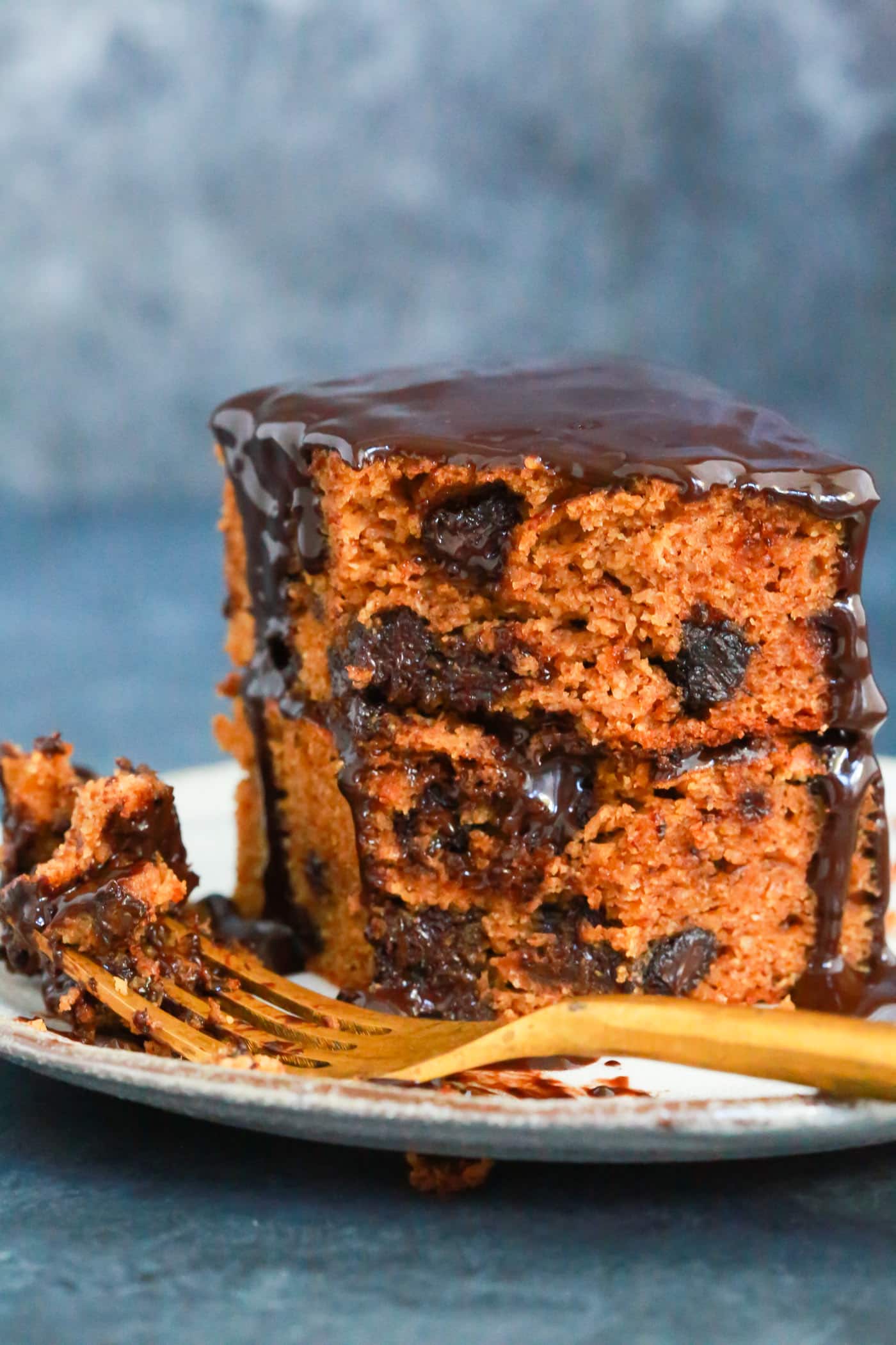  You’ll never believe that this super moist and rich paleo chocolate pumpkin cake is actually healthy. It’s gluten-free and made with peanut butter, almond flour, pumpkin puree and coconut milk. 