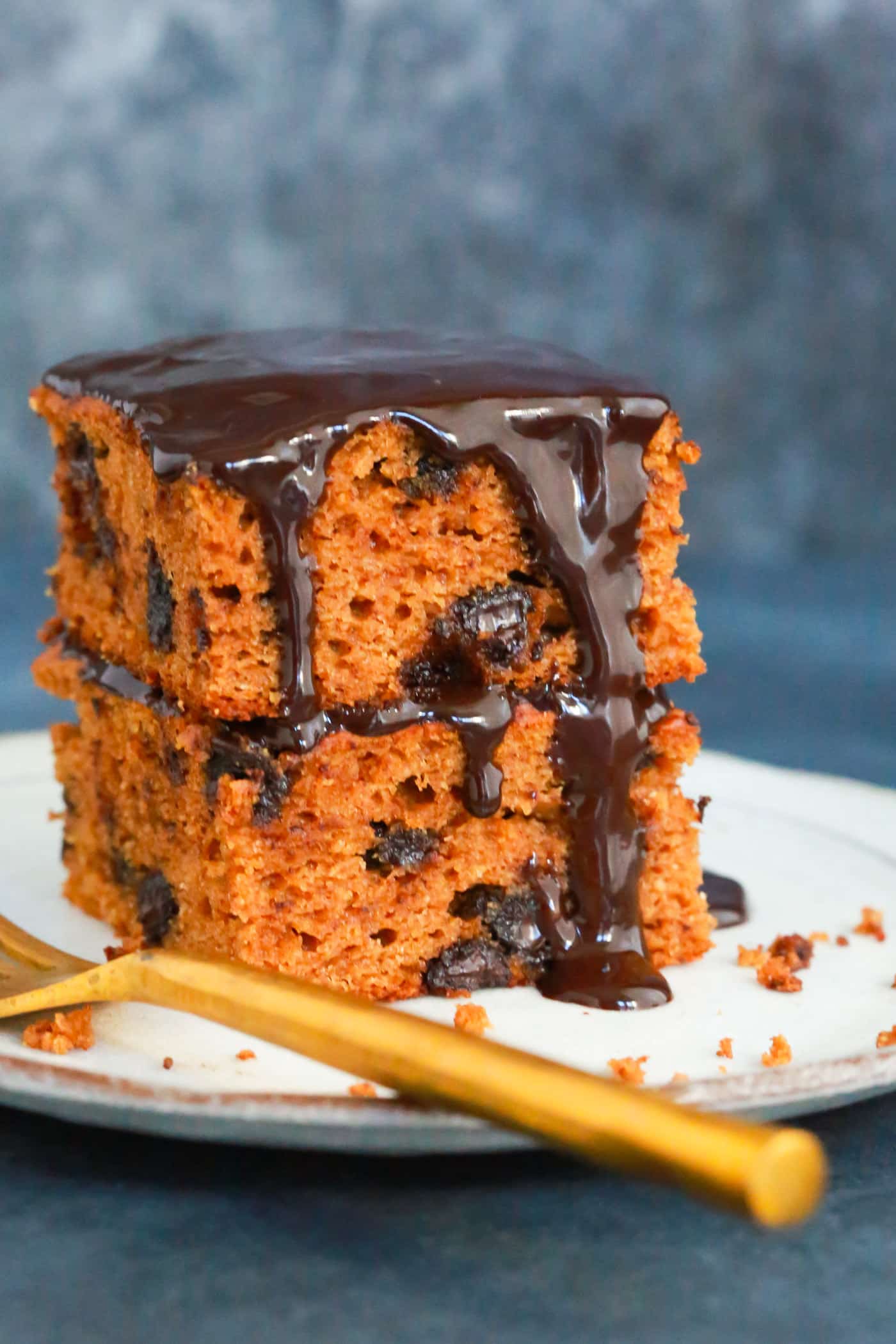  You’ll never believe that this super moist and rich paleo chocolate pumpkin cake is actually healthy. It’s gluten-free and made with peanut butter, almond flour, pumpkin puree and coconut milk. 