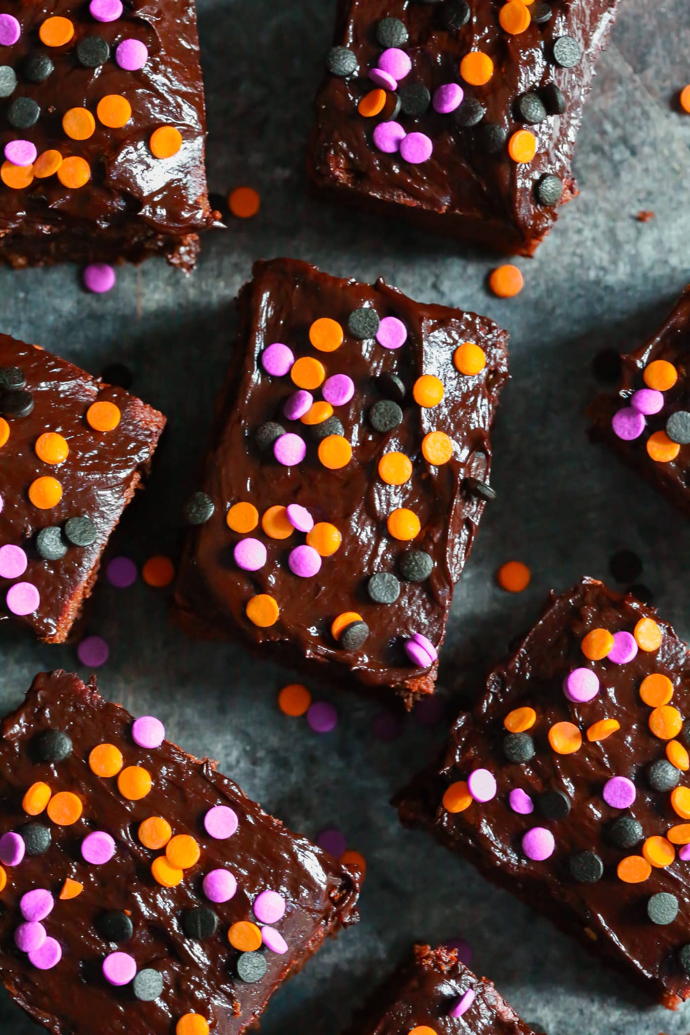  Ready to have a delicious Halloween treat without feeling guilty? I bet you are, so make these Gluten-free Halloween Brownies with your kids using only almond butter, instead of regular flour! 