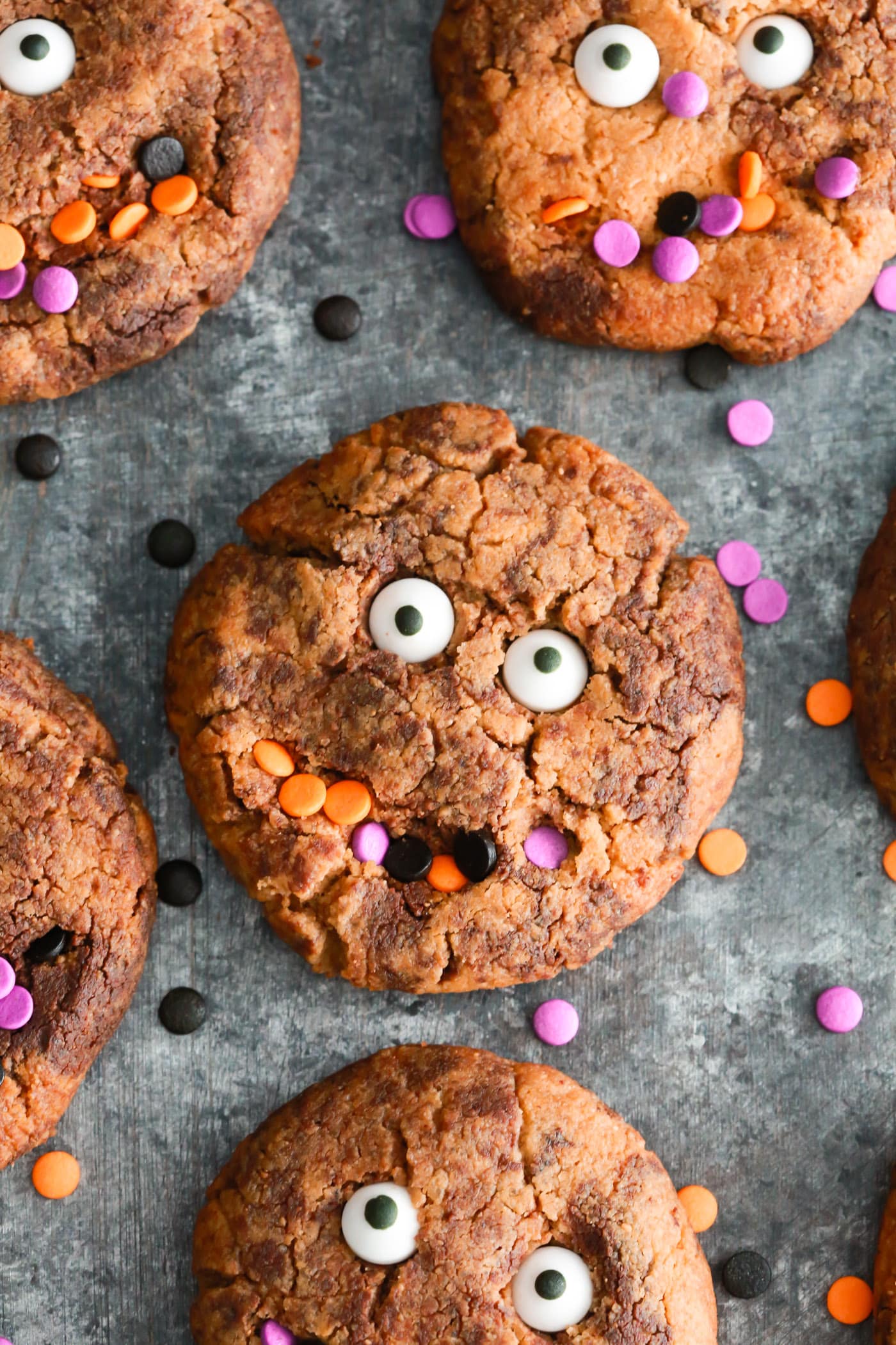 Perfect fun Gluten-free Halloween cookies to make with your kids. They’re made with almond butter, natural sweetener and dark chocolate chips. 