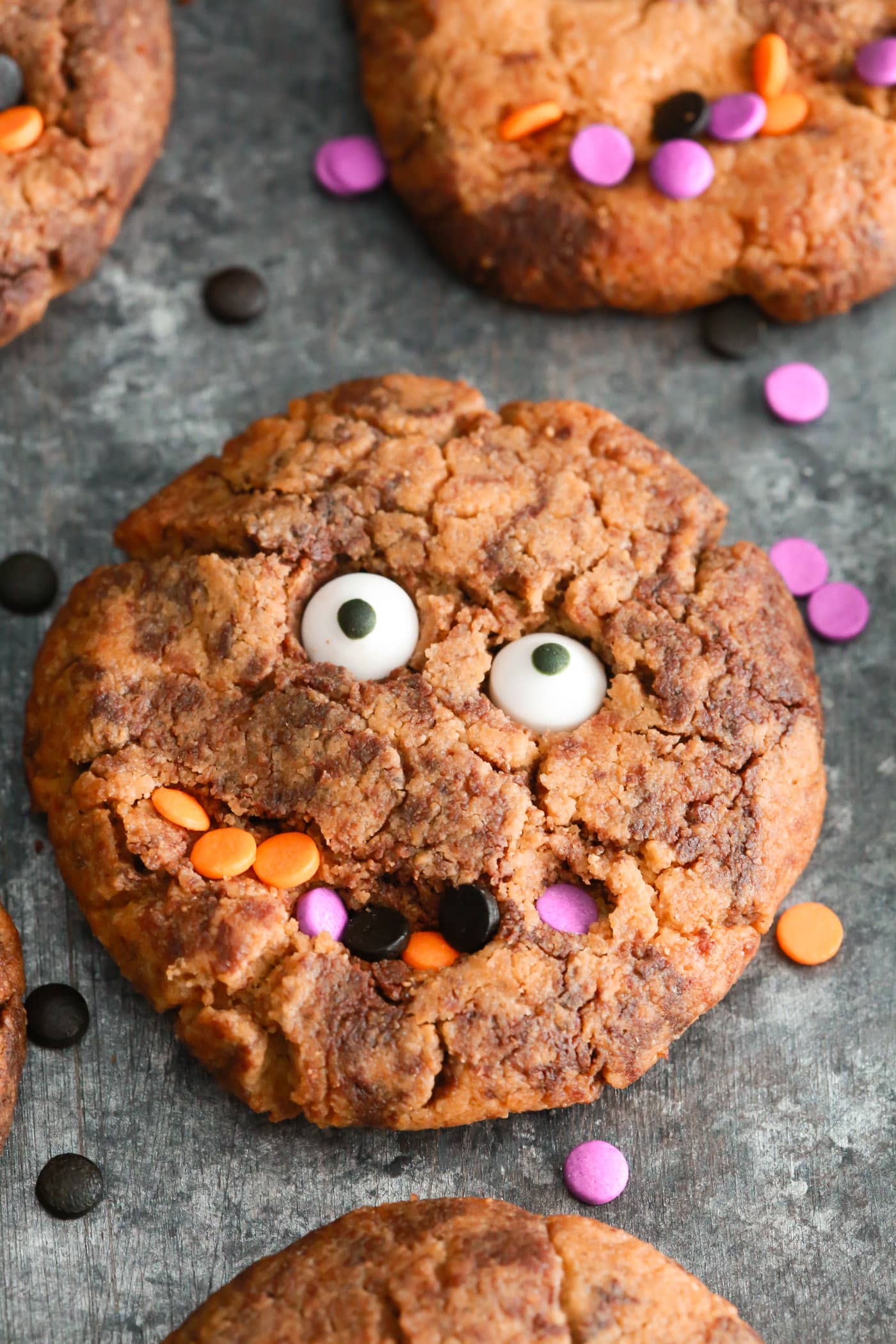 Perfect fun Gluten-free Halloween cookies to make with your kids. They’re made with almond butter, natural sweetener and dark chocolate chips. 