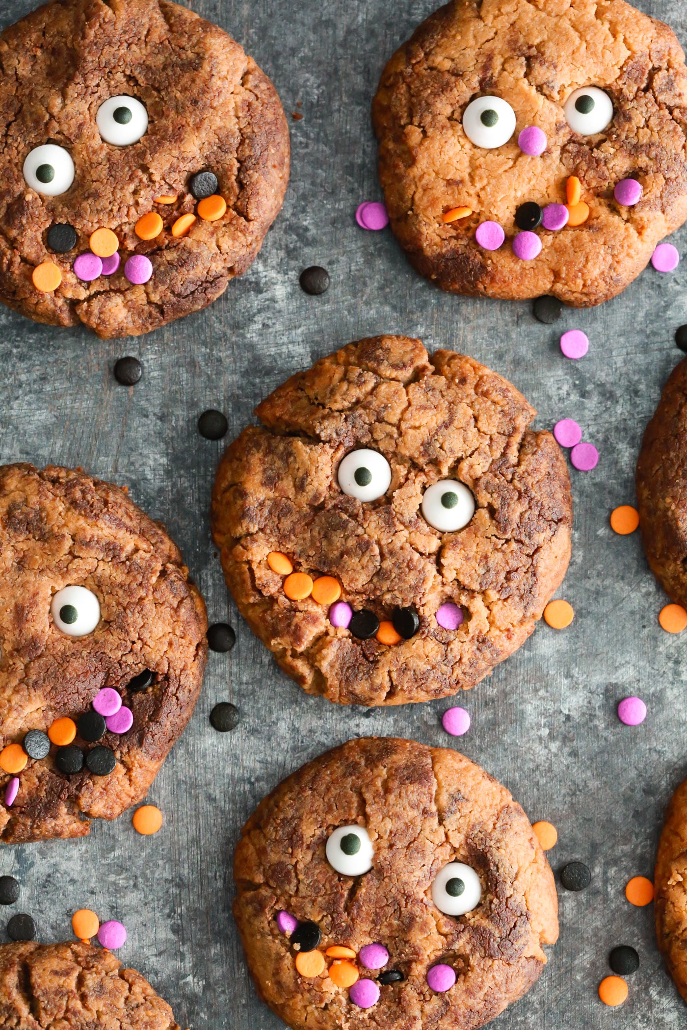 Perfect fun Gluten-free Halloween cookies to make with your kids. They’re made with almond butter, natural sweetener and dark chocolate chips. 