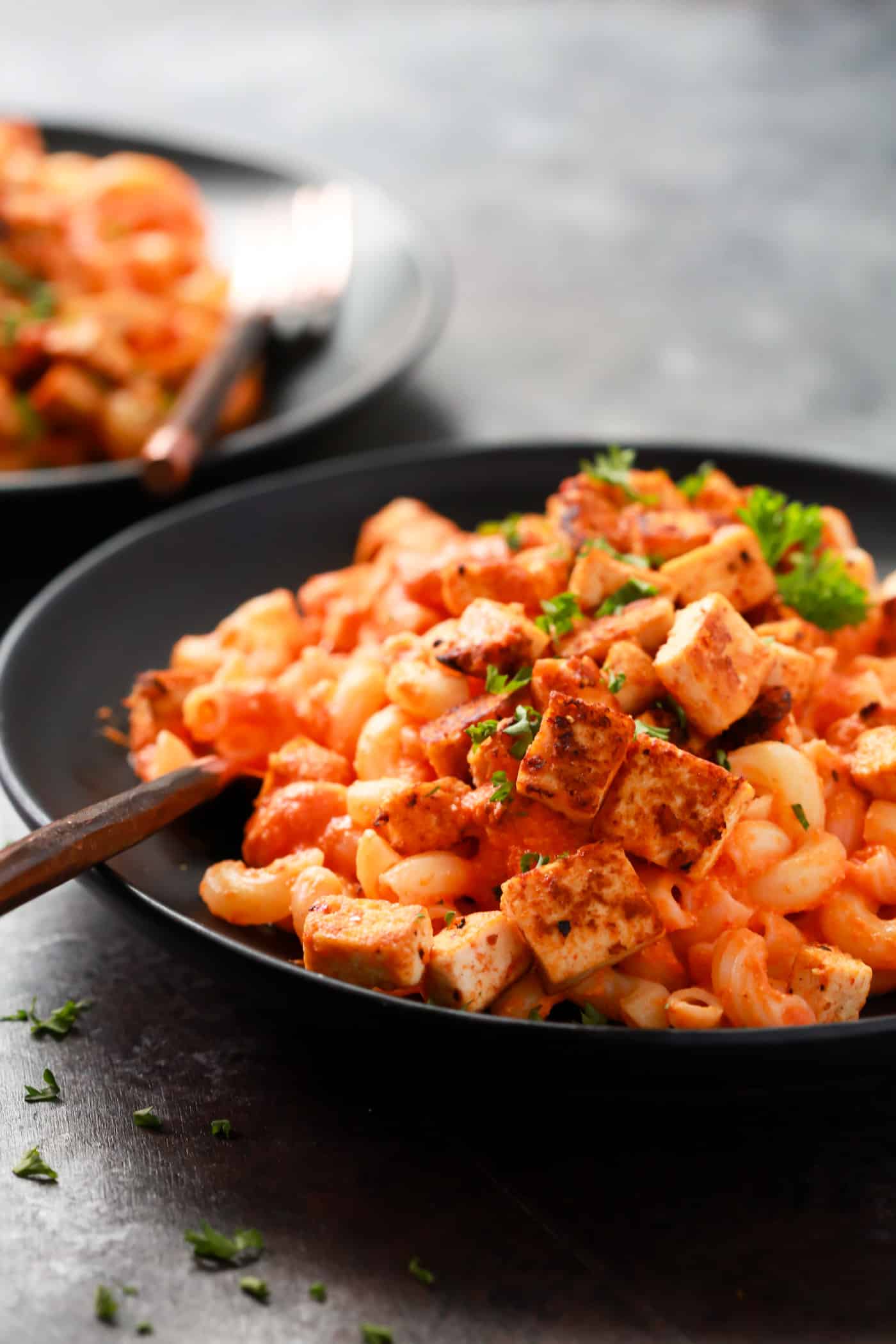 This Gluten-free Roasted Red Bell Pepper Pasta is also vegan, made with cashews, roasted red bell pepper, red onions, garlic and almond milk. And it’s topped with crispy and super flavorful tofu.