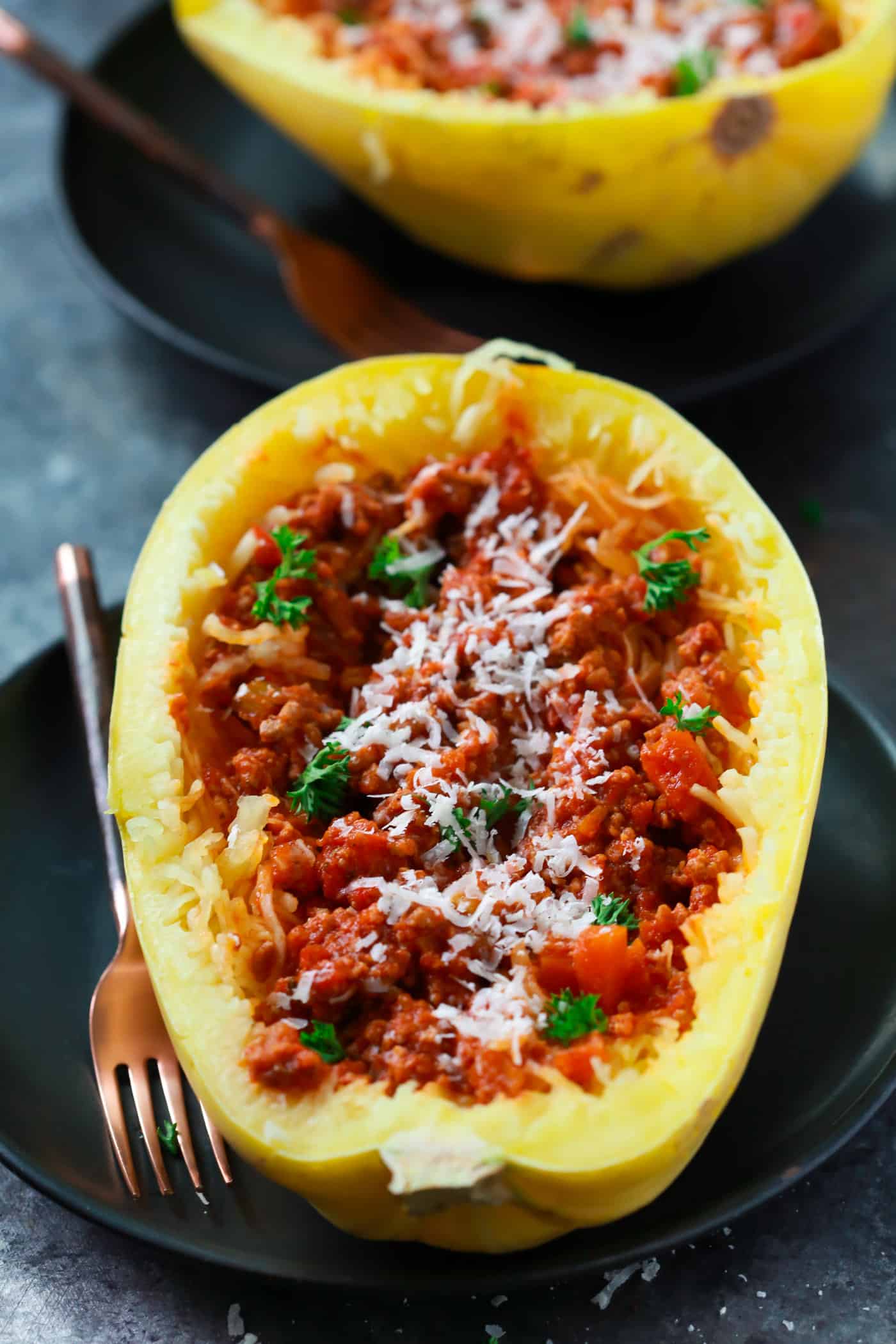 Comforting Food doesn’t need to be full of carbs, right? I can prove what I’m saying with this super delicious Easy Bolognese Stuffed Spaghetti Squash recipe. It’s also gluten-free and paleo friendly. Enjoy!