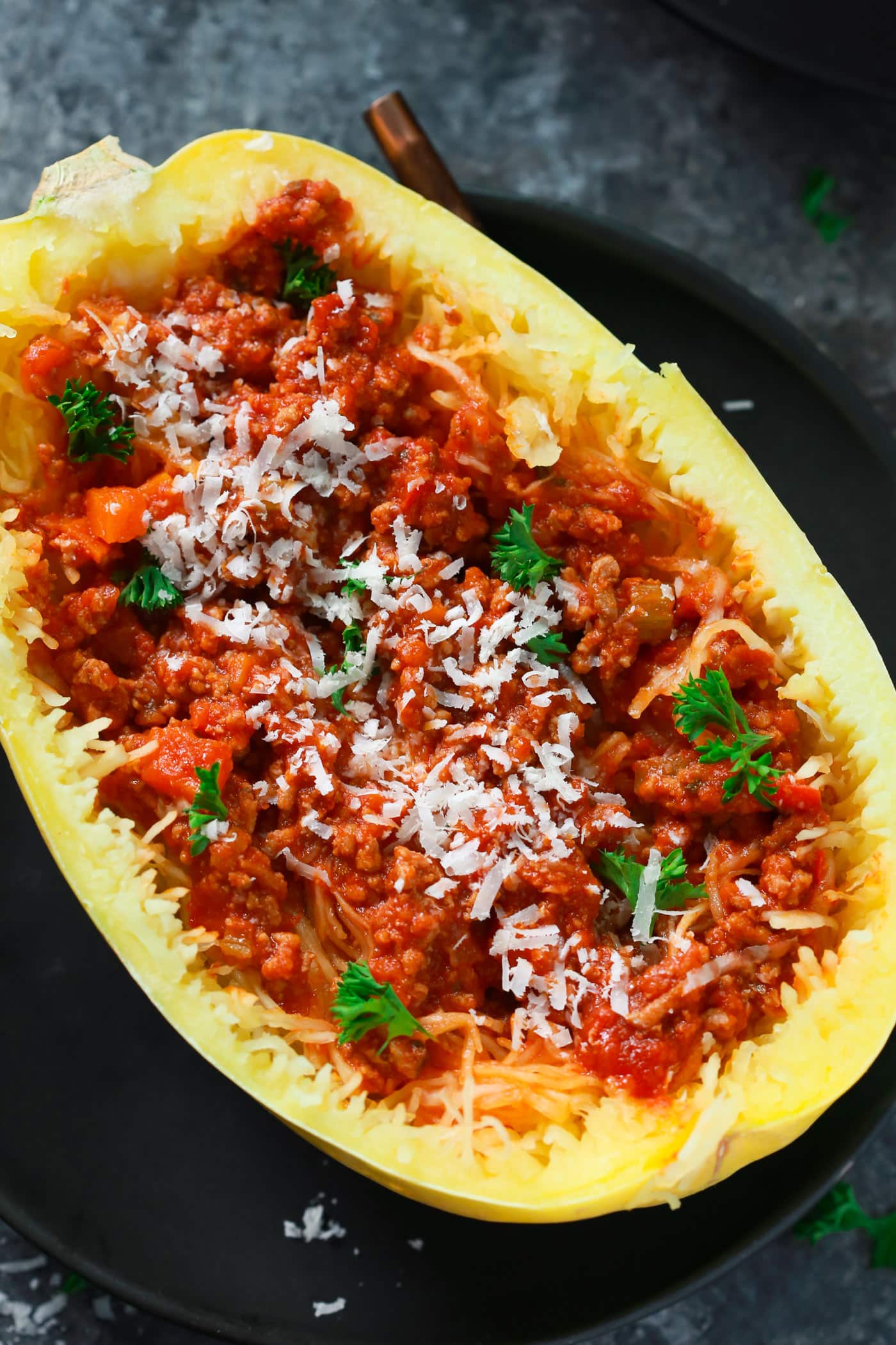 Comforting Food doesn’t need to be full of carbs, right? I can prove what I’m saying with this super delicious Easy Bolognese Stuffed Spaghetti Squash recipe. It’s also gluten-free and paleo friendly. Enjoy!