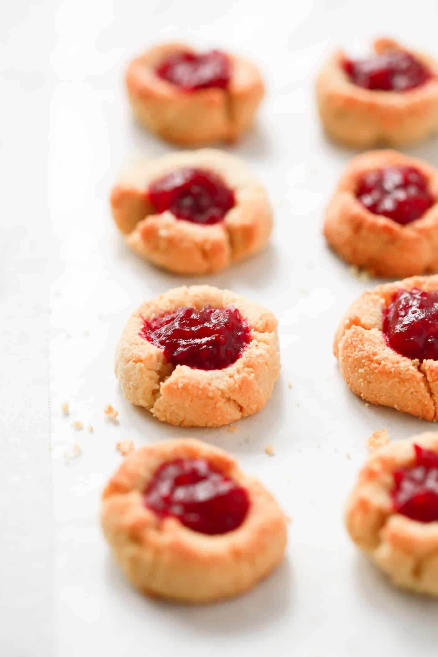 Delicious Low-carb Cranberry Thumbprint Cookies made with almond flour, butter, vanilla extract, natural sweetener and homemade cranberry sauce/jam. It’s gluten-free, sugar-free and tastes amazing!