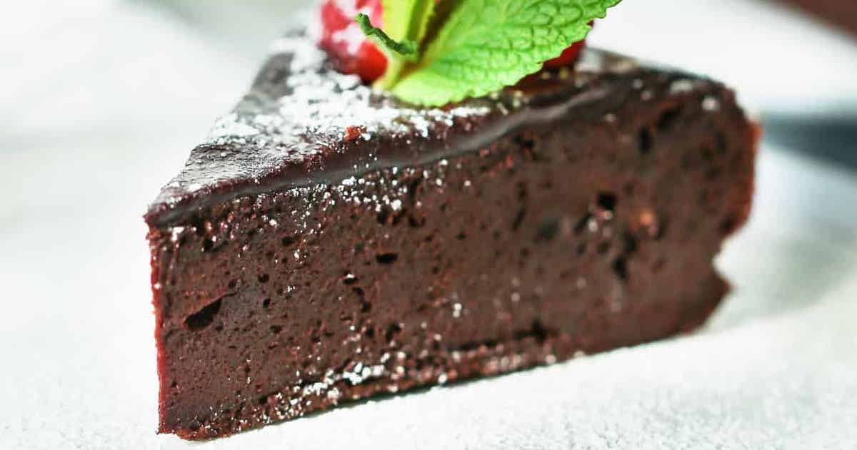 Paleo Flourless Chocolate Torte Recipe - Primavera Kitchen