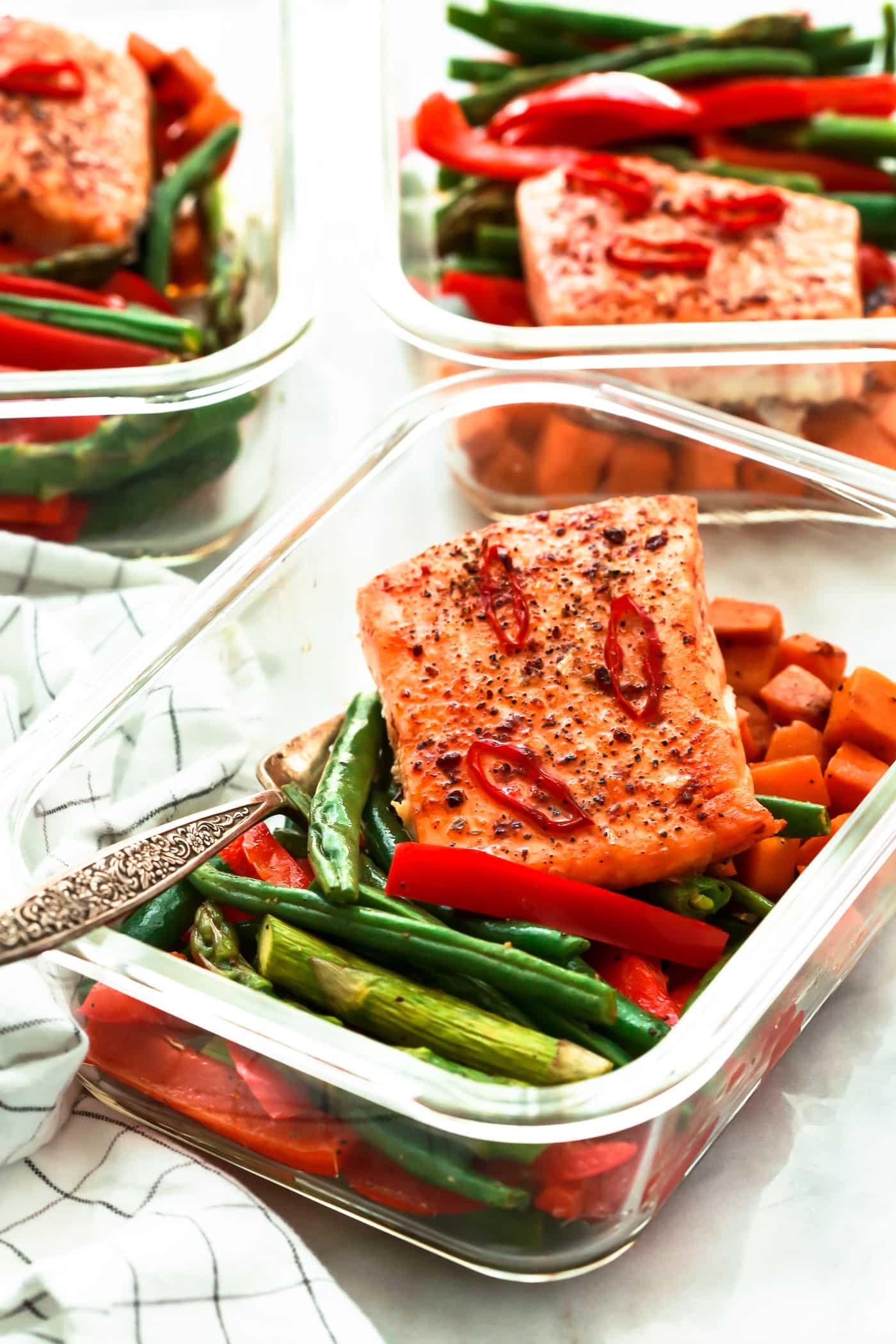 Spicy Salmon Vegetable Meal-Prep Bowls 