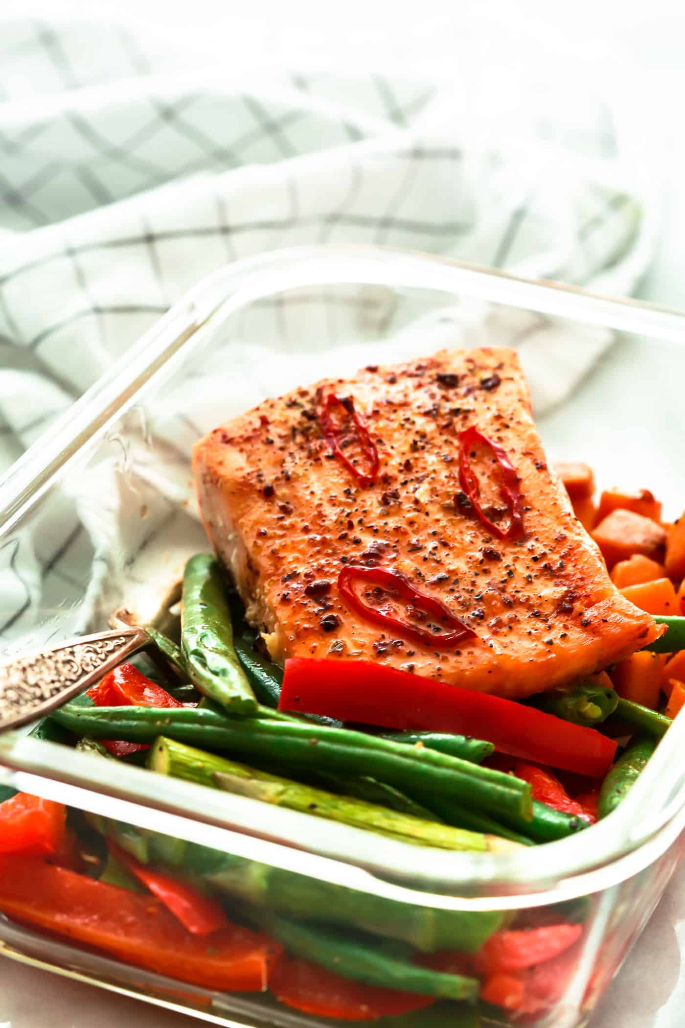 Spicy Salmon Vegetable Meal-Prep Bowls 