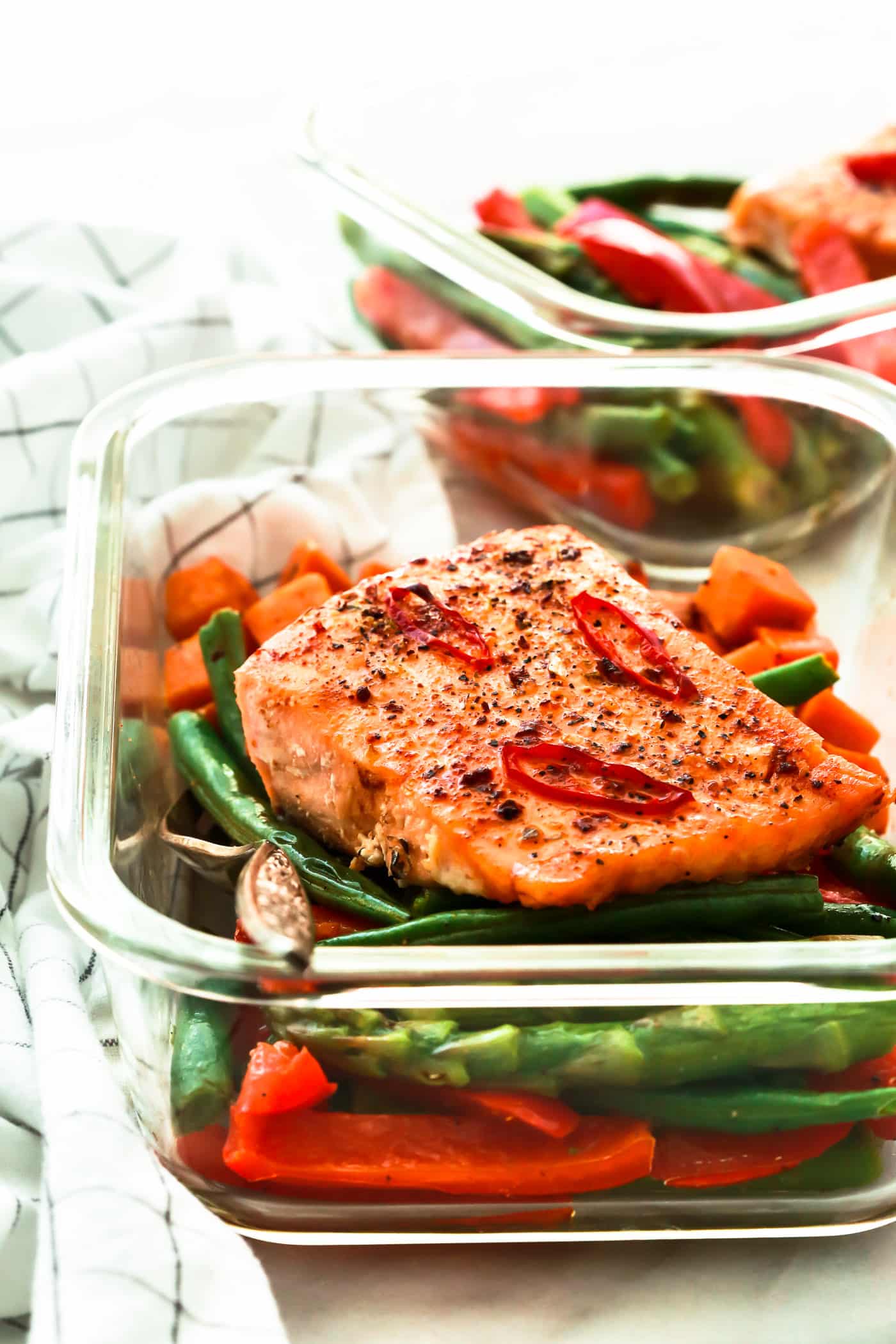 Spicy Salmon Vegetable Meal-Prep Bowls 