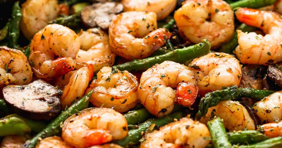 One-Skillet Shrimp and Asparagus - A delicious 20-Minute Dinner!