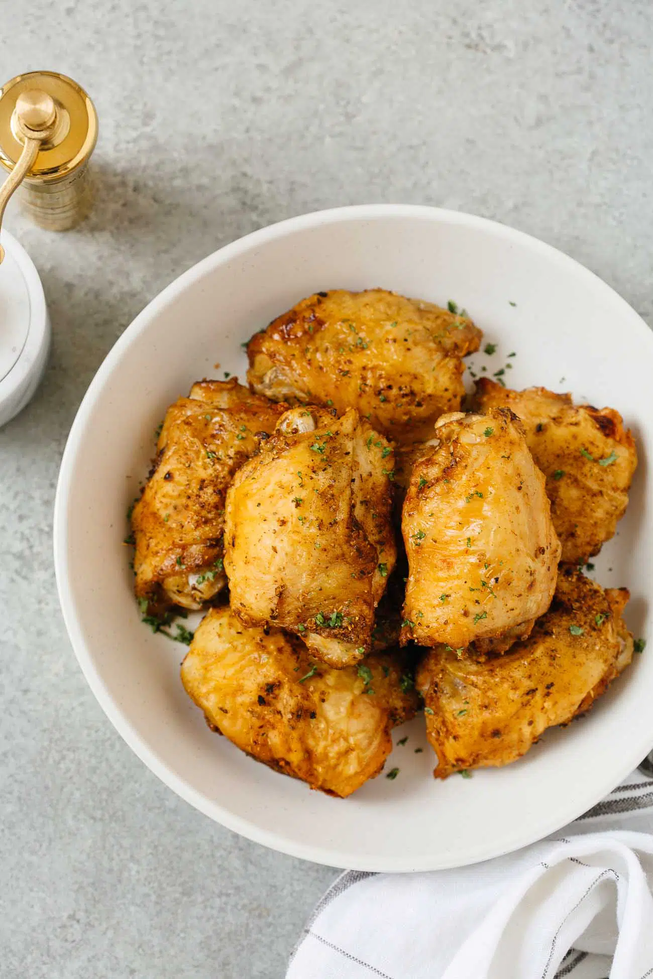 Crispy chicken wings in a plate.