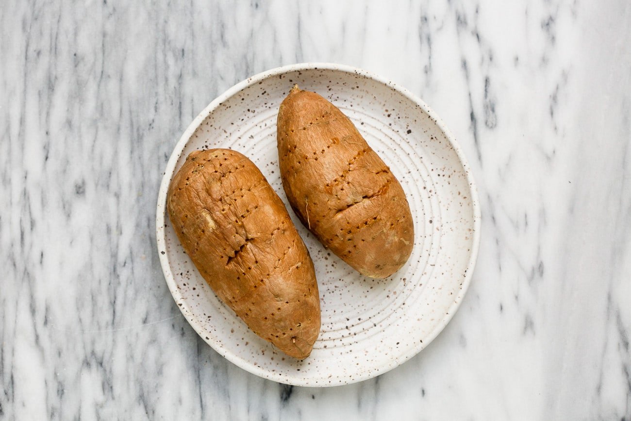 2 sweet potato on a plate.