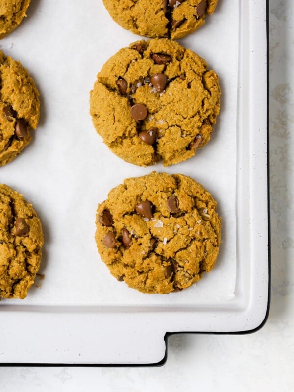 close up cookies on a baking sheet.