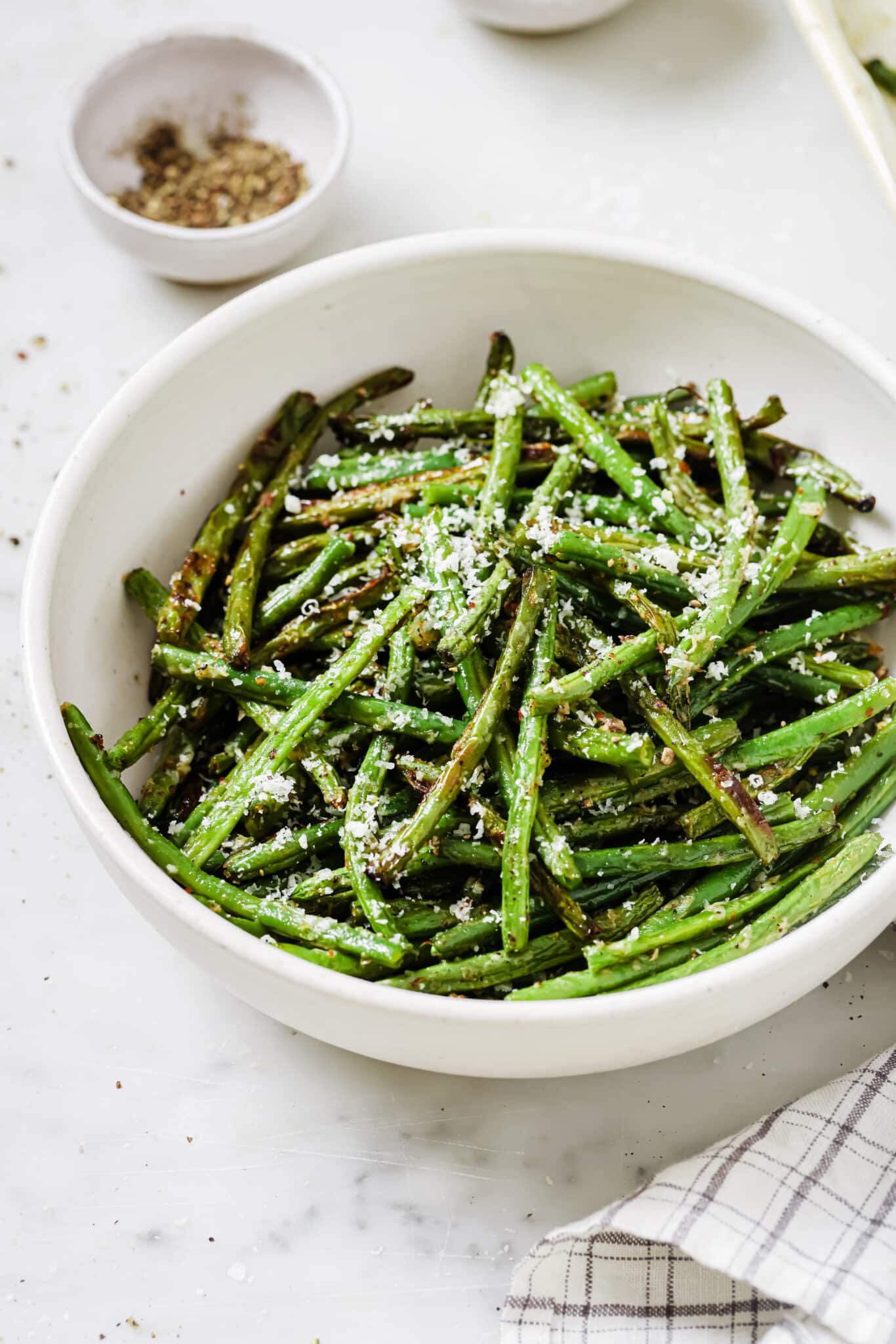 Close up of a bowl of parmesan green beans.