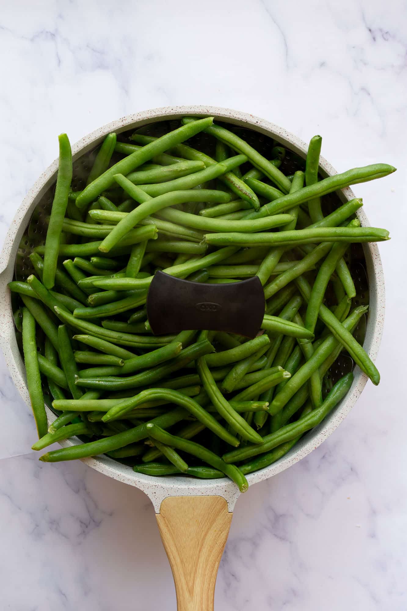 green beans in a skillet